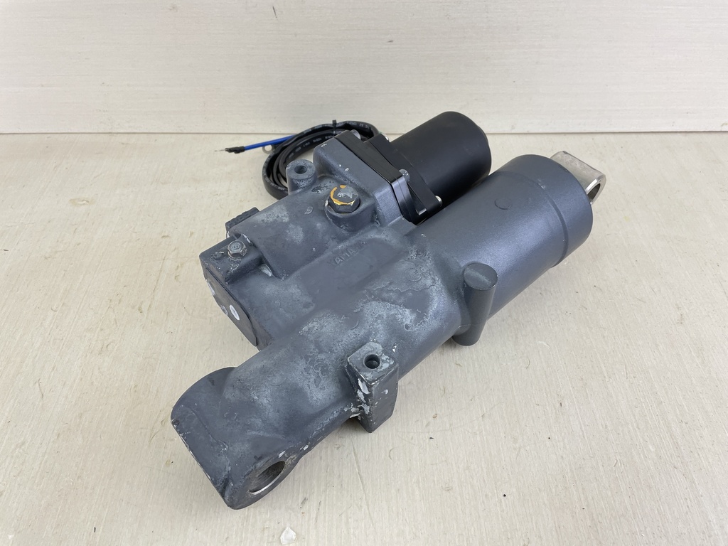 2016 Yamaha 90HP 4 Stroke Outboard Power Trim Tilt Unit 6D8-43800-12-8D