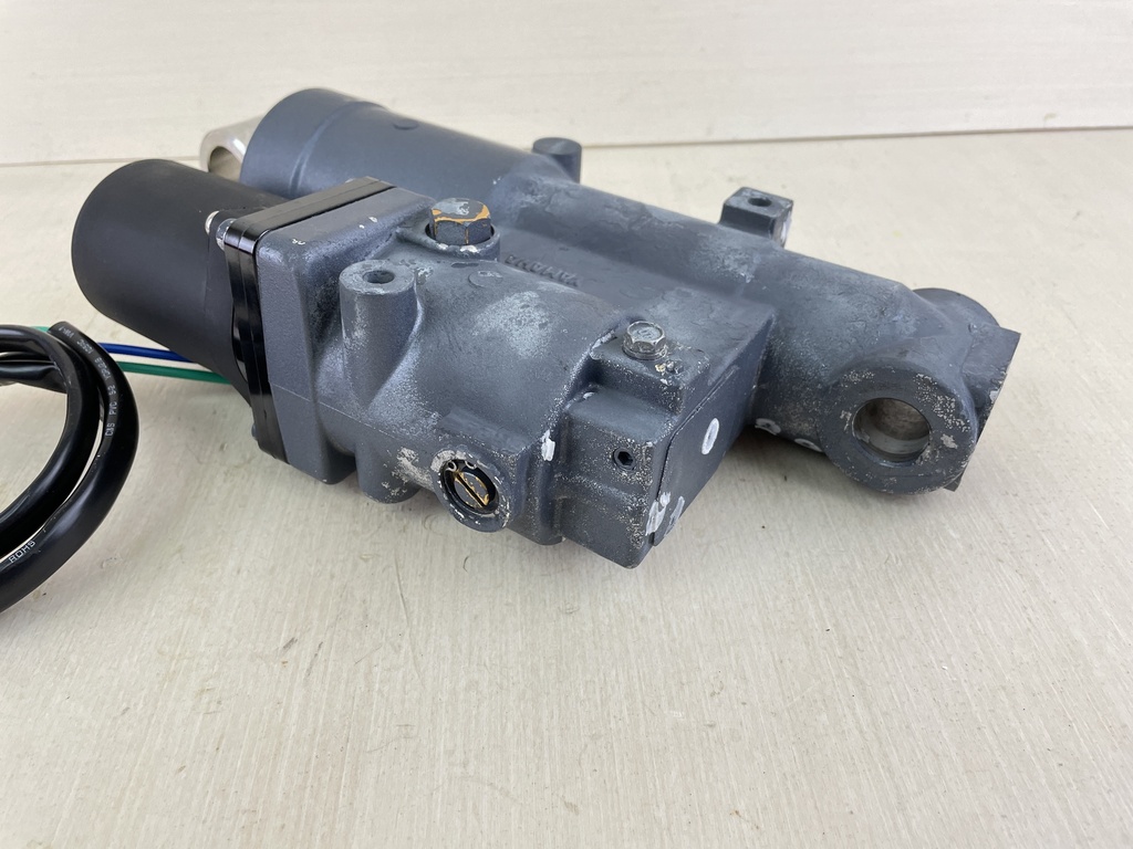 2016 Yamaha 90HP 4 Stroke Outboard Power Trim Tilt Unit 6D8-43800-12-8D