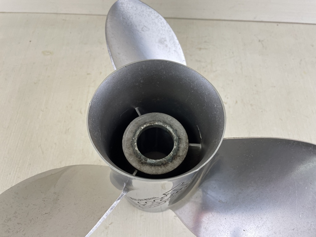 Mercury Mercruiser 48-16992A45 LASII 13.50X22 RH Stainless Steel Propeller