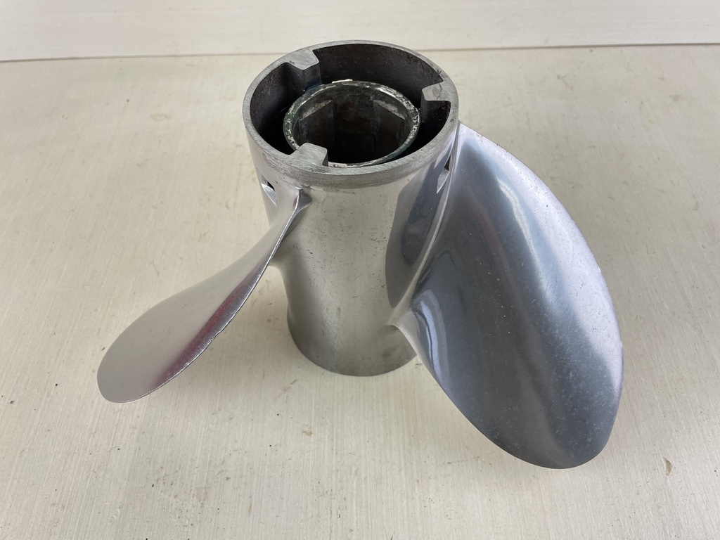 Mercury Mercruiser 48-16992A45 LASII 13.50X22 RH Stainless Steel Propeller