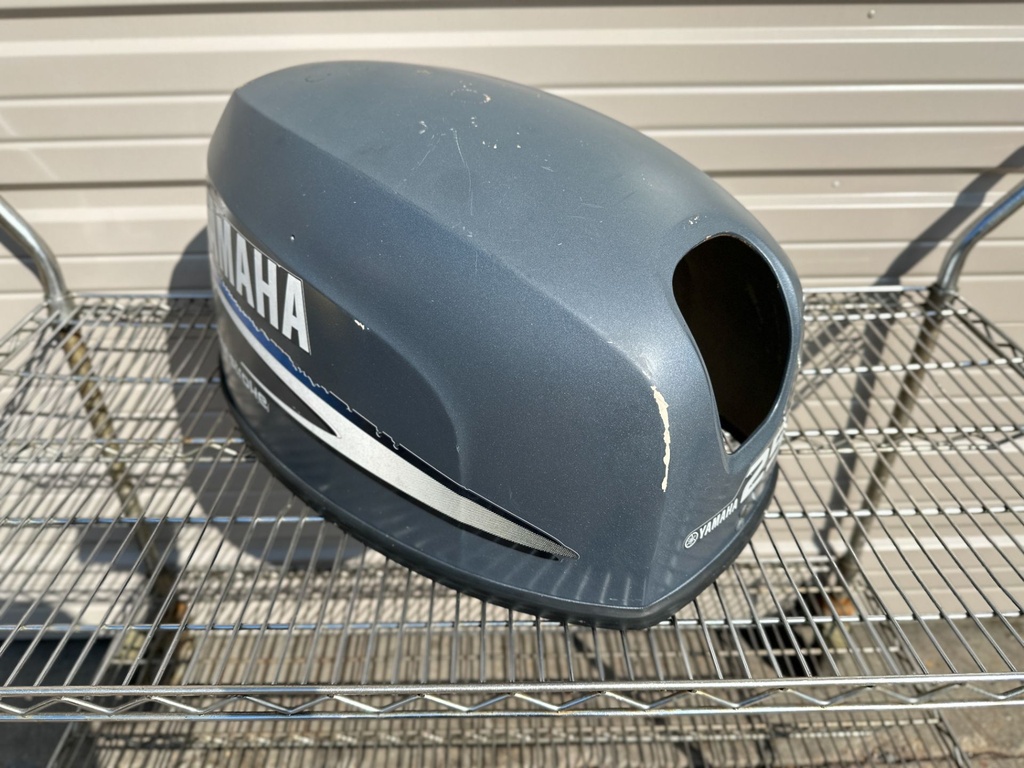 2005 Yamaha 25 HP 4 Stroke Outboard Top Cowling 65W-42610-20-4D OEM