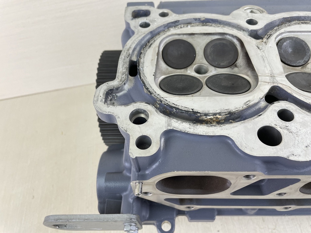 2003 Yamaha 200 225 HP 4 Stroke Outboard Cylinder Head Starboard 69J-W009A-01-1S