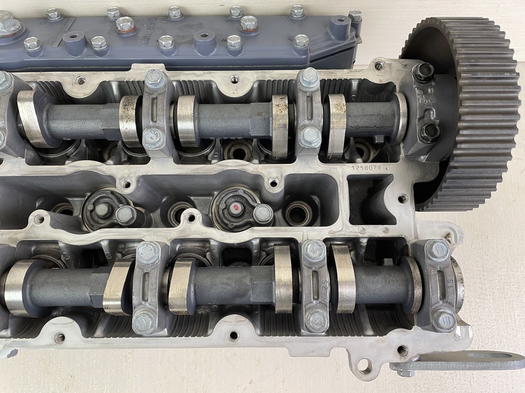 2003 Yamaha 200 225 HP 4 Stroke Outboard Cylinder Head Starboard 69J-W009A-01-1S