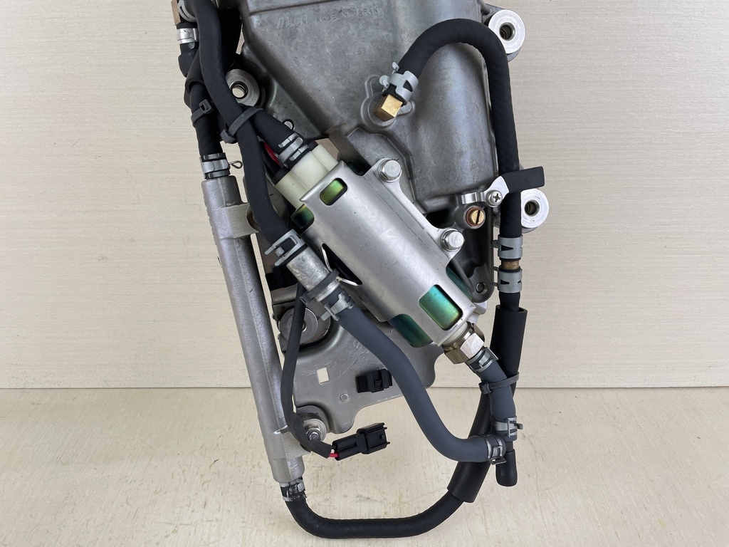 2003 Yamaha 200 225 HP 4 Stroke Outboard Fuel Float Chamber VST 69J-14180-10-00