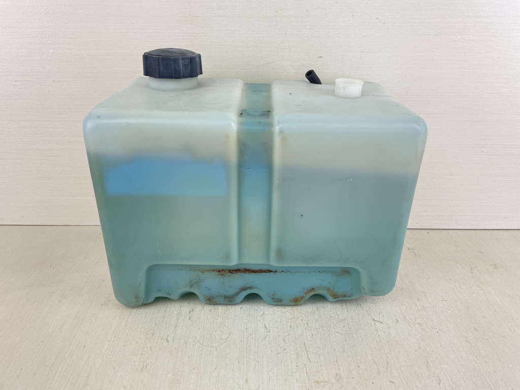 Yamaha Outboard Remote 2 Stroke Oil Tank Assembly With Pump 2.8 Gallons