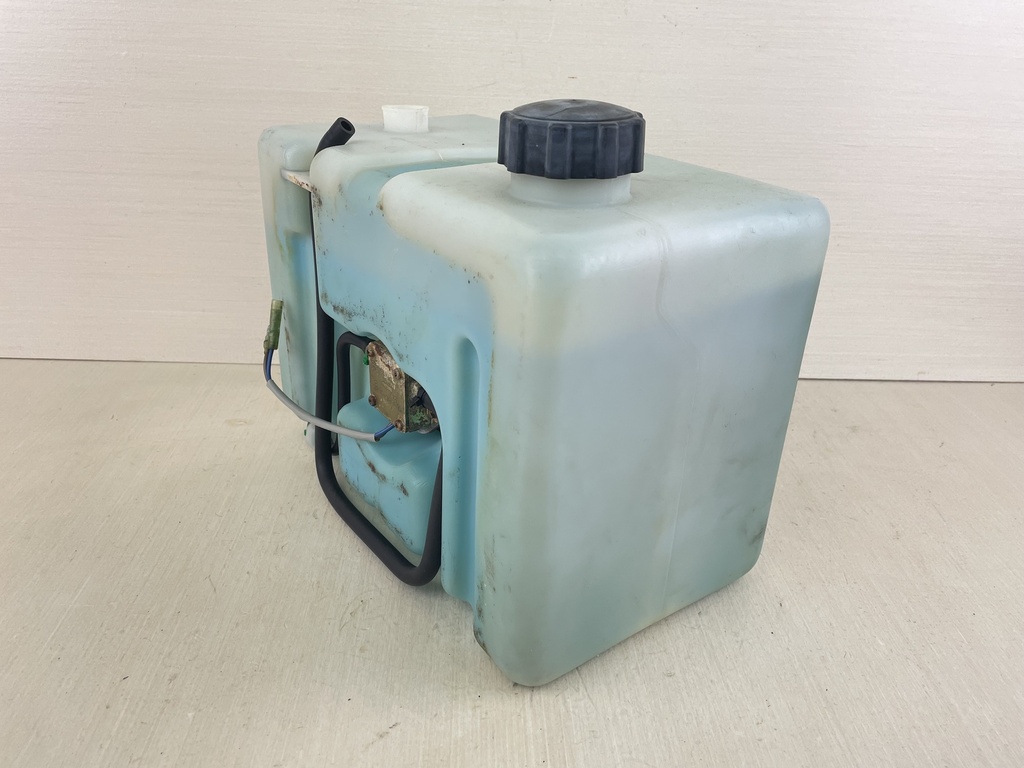 Yamaha Outboard Remote 2 Stroke Oil Tank Assembly With Pump 2.8 Gallons