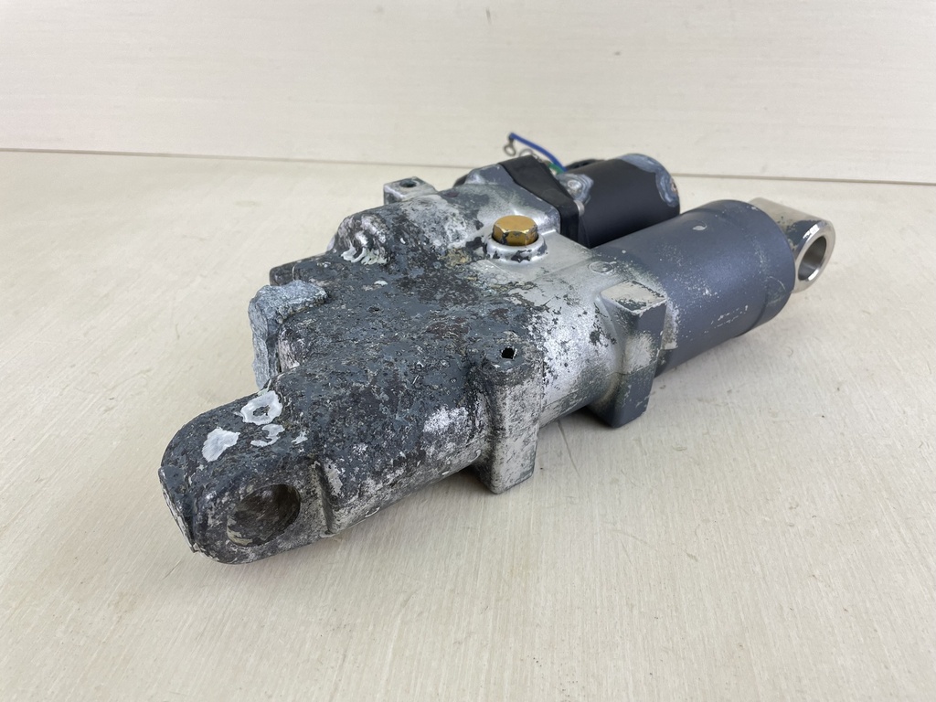 2002 Yamaha 60HP 4 Stroke Outboard Power Trim & Tilt Unit Assembly 69W-43800-00-8D  