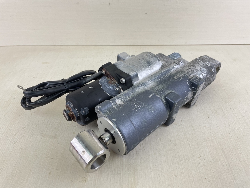 2002 Yamaha 60HP 4 Stroke Outboard Power Trim & Tilt Unit Assembly 69W-43800-00-8D  