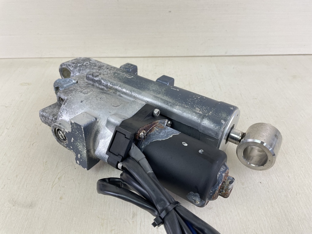 2002 Yamaha 60HP 4 Stroke Outboard Power Trim & Tilt Unit Assembly 69W-43800-00-8D  