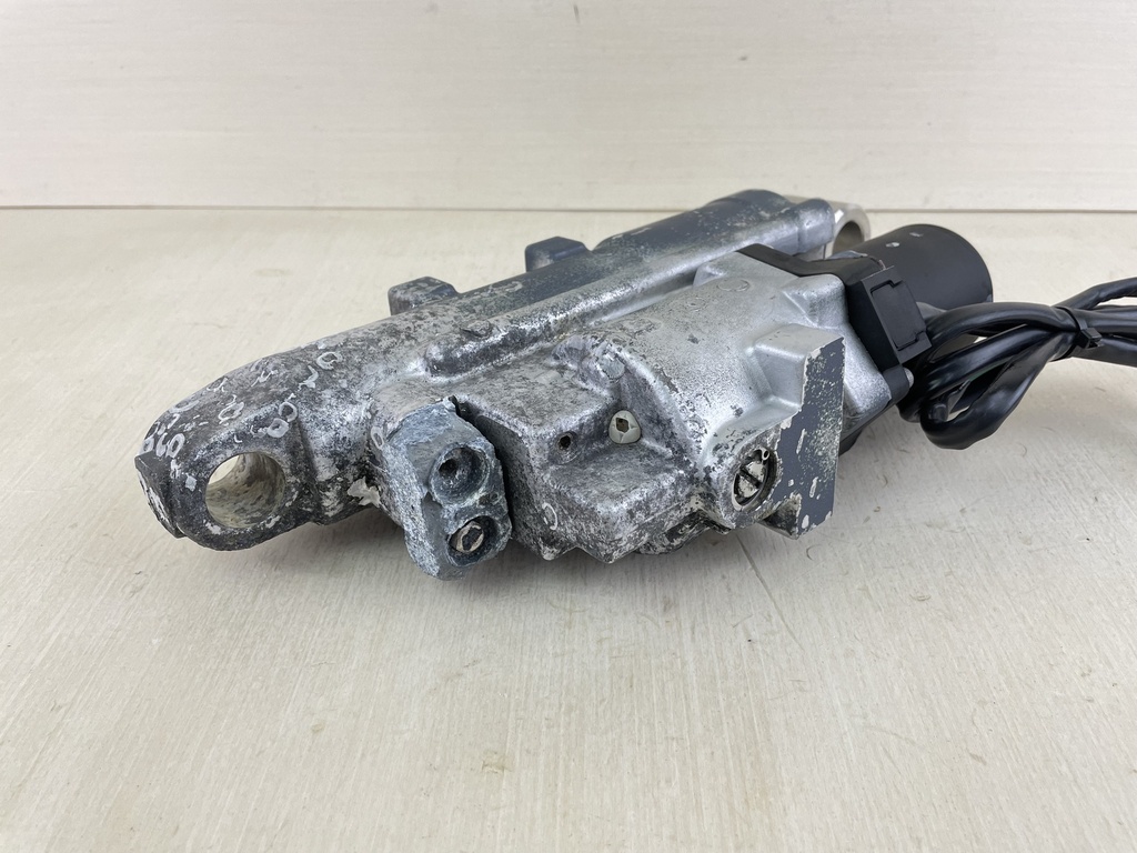 2002 Yamaha 60HP 4 Stroke Outboard Power Trim & Tilt Unit Assembly 69W-43800-00-8D  