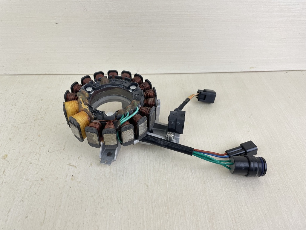 2002 Yamaha 60HP F60 4 Stroke Outboard Stator Assembly With Base 64J-85510-00-00