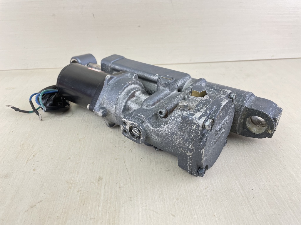 2000 Yamaha 50HP 2 Stroke Outboard Power Trim & Tilt Unit 62X-43800-03-4D