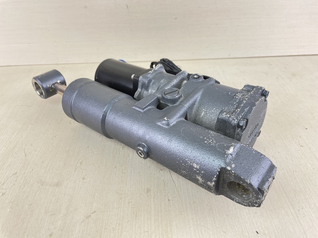 2000 Yamaha 50HP 2 Stroke Outboard Power Trim & Tilt Unit 62X-43800-03-4D