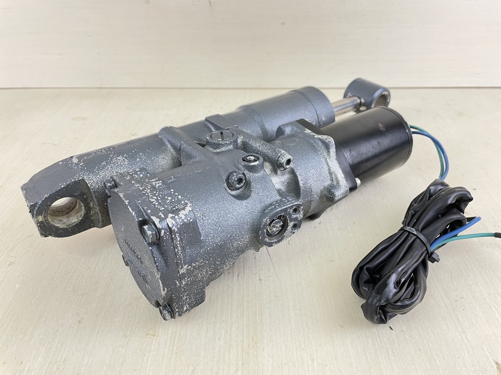 2000 Yamaha 50HP 2 Stroke Outboard Power Trim & Tilt Unit 62X-43800-03-4D