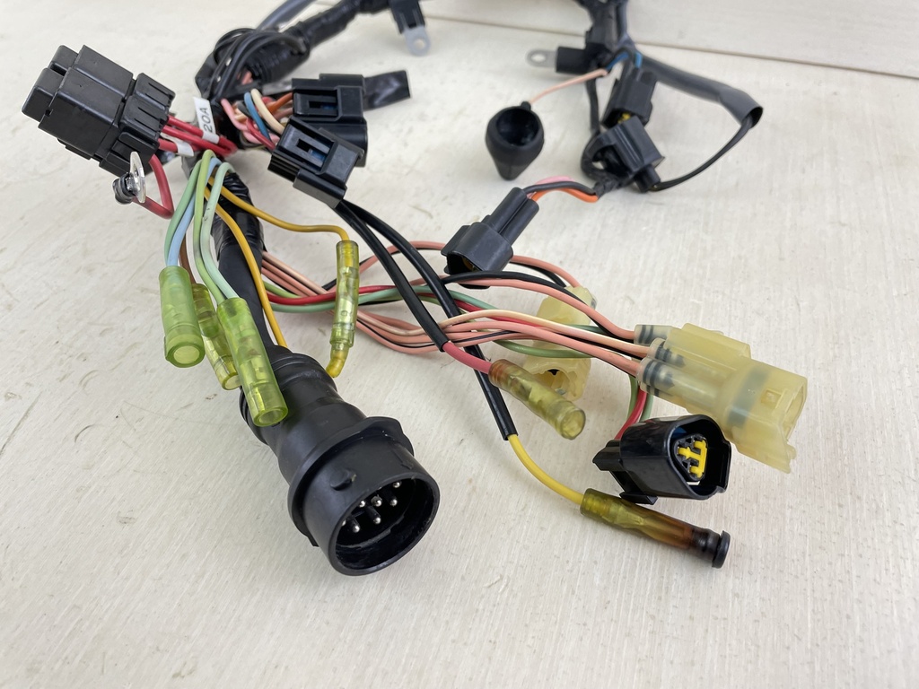 2004 Yamaha 75 90 HP 4 Stroke Outboard Engine Wire Harness 67F-82590-10-00