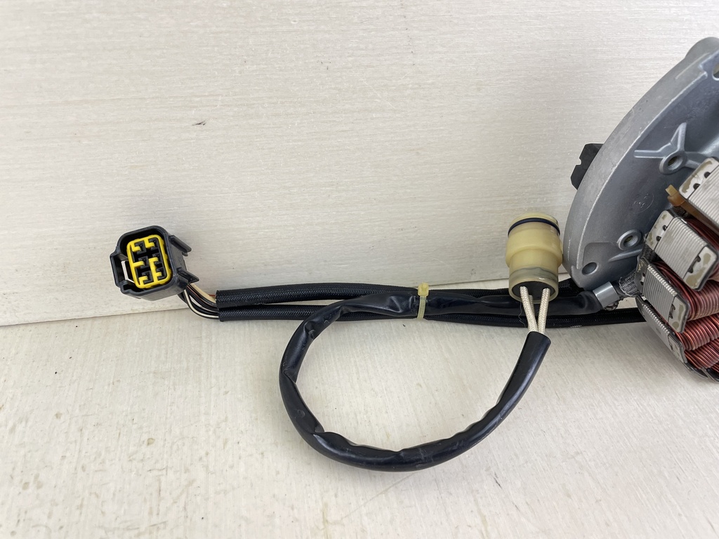 02-04 Yamaha 75 80 90 100 HP 4 Stroke Outboard Pulser Base Stator Assembly 67F-85560-01-00