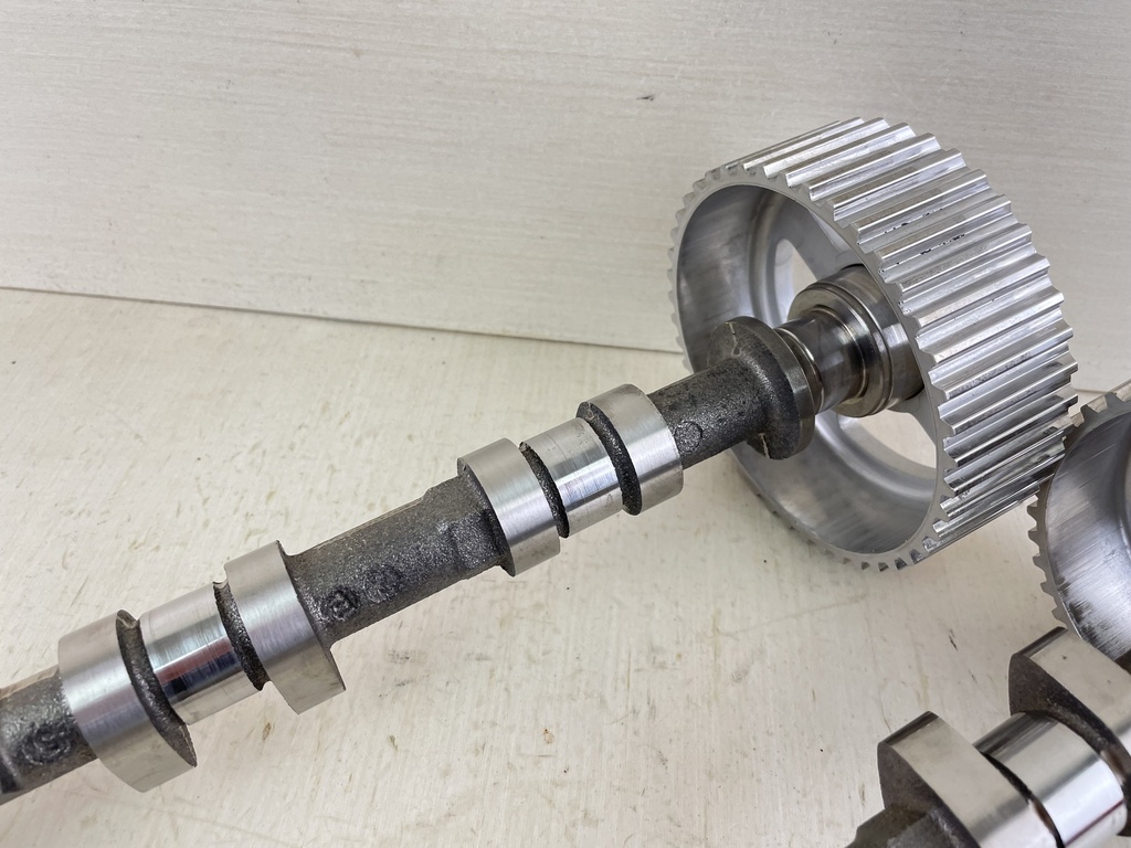 2004 Yamaha 90HP 4 Stroke Outboard Camshaft 1 & 2 W/ Driven Gears 