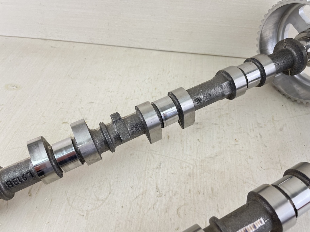 2004 Yamaha 90HP 4 Stroke Outboard Camshaft 1 & 2 W/ Driven Gears 