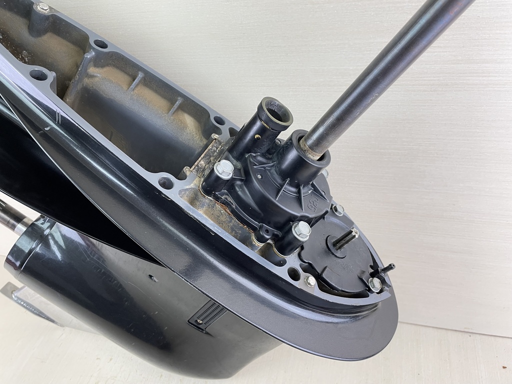 01-11 Suzuki 90HP 4 Stroke Outboard 20" Lower Unit Gear Case Assembly - For Repair