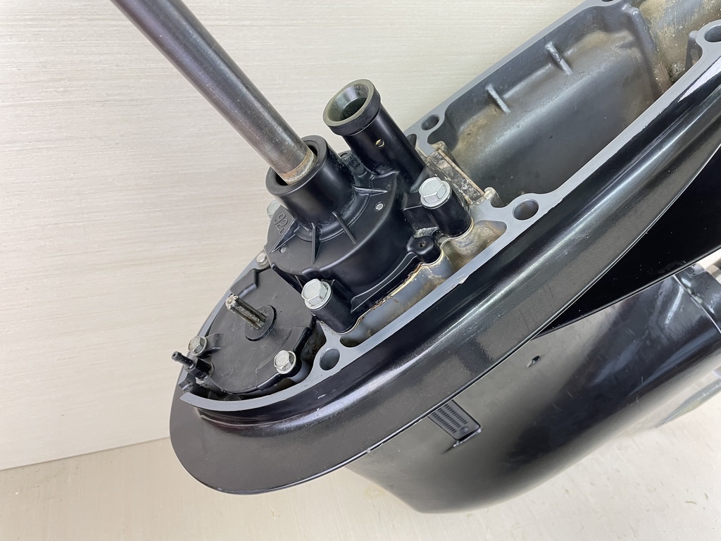 01-11 Suzuki 90HP 4 Stroke Outboard 20" Lower Unit Gear Case Assembly - For Repair