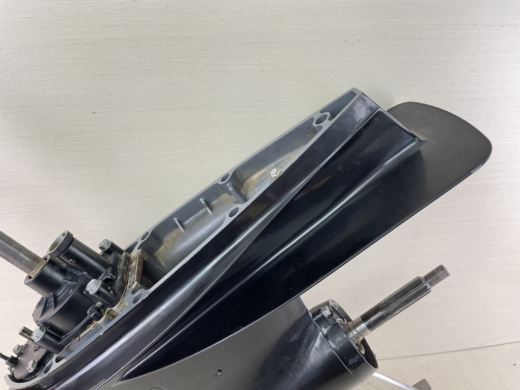 01-11 Suzuki 90HP 4 Stroke Outboard 20" Lower Unit Gear Case Assembly - For Repair