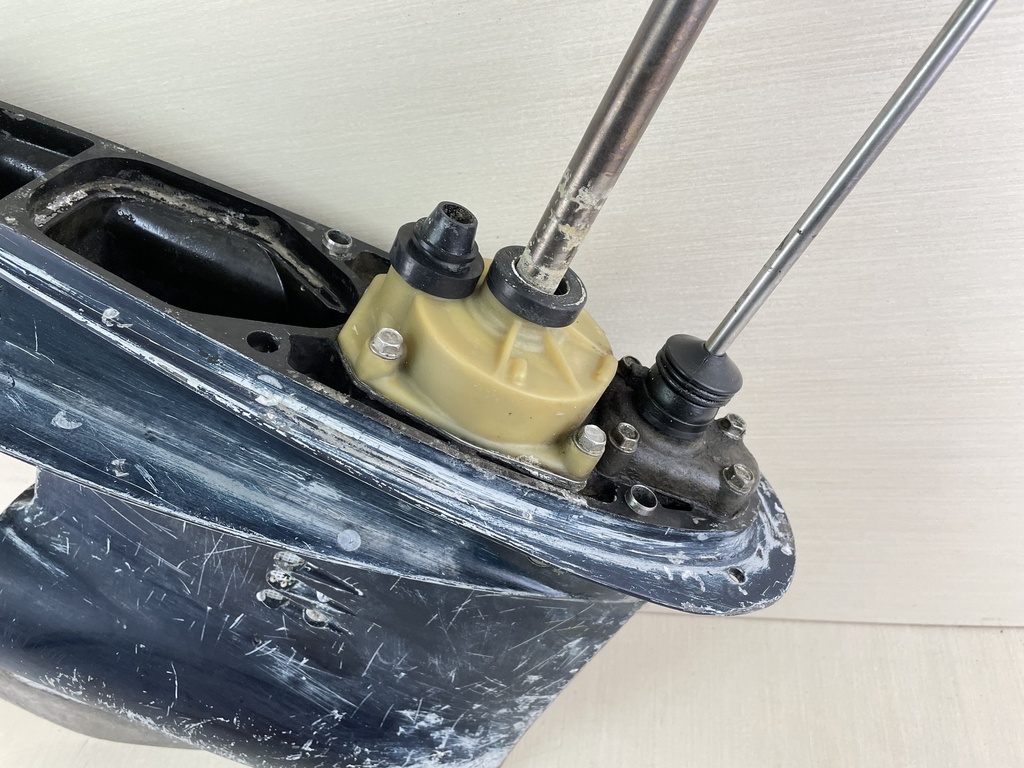 2004 + Evinrude Etec 40 50 60 HP Outboard 20" Lower Unit Gear Case 5009330