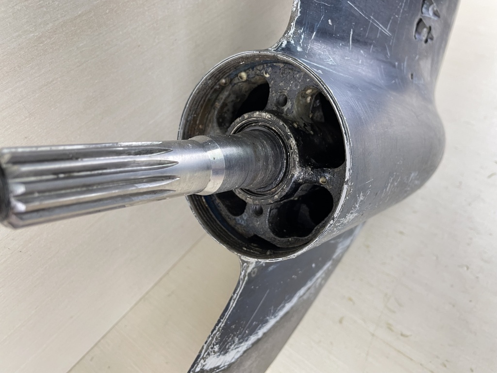 2004 + Evinrude Etec 40 50 60 HP Outboard 20" Lower Unit Gear Case 5009330