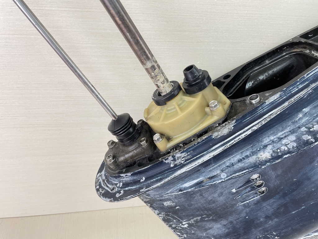 2004 + Evinrude Etec 40 50 60 HP Outboard 20" Lower Unit Gear Case 5009330