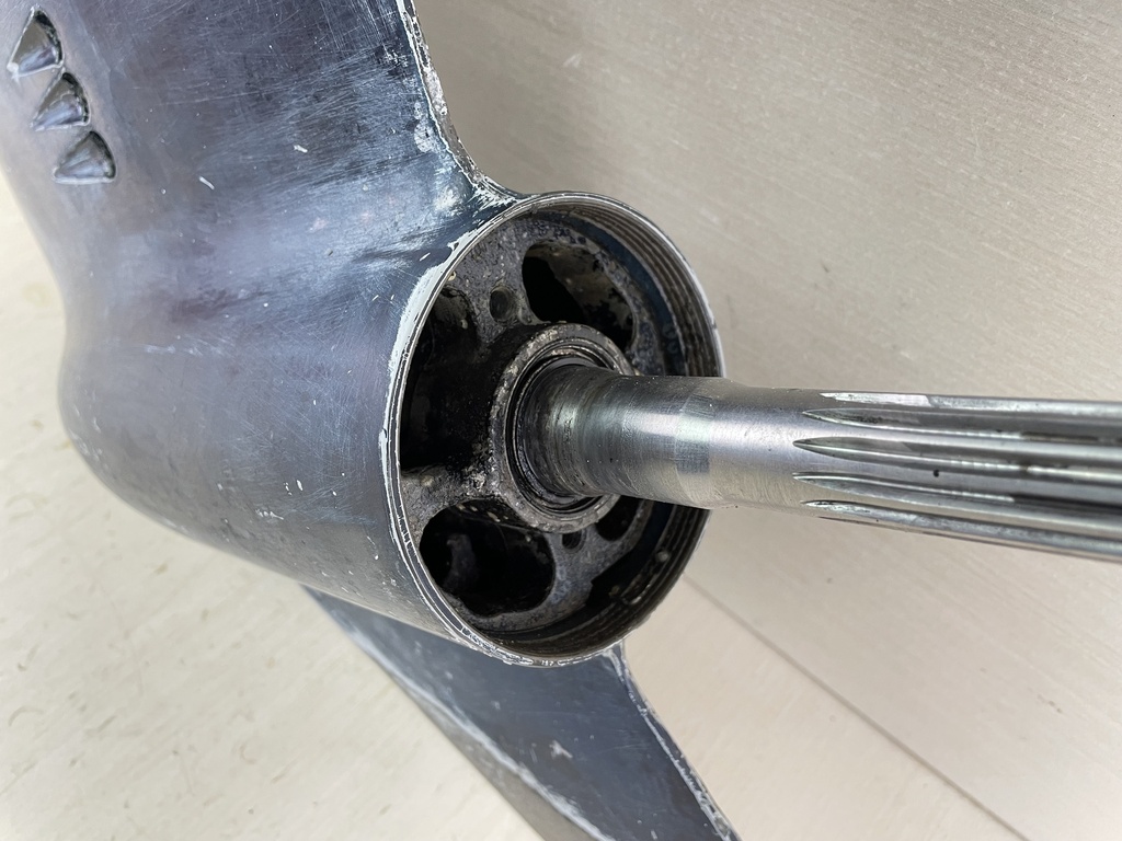 2004 + Evinrude Etec 40 50 60 HP Outboard 20" Lower Unit Gear Case 5009330