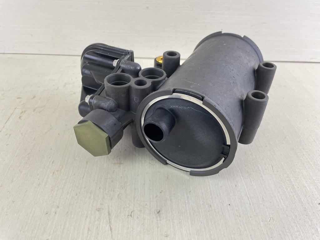 Mercury 135 150 175 HP L4 Verado Oil Cooler Assembly 8M0046689