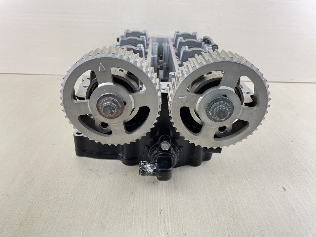 01-04 Yamaha 80 90 100HP 4 Stroke Outboard Cylinder Head 67F-W009A-20-1S