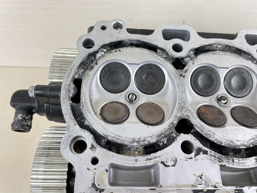 01-04 Yamaha 80 90 100HP 4 Stroke Outboard Cylinder Head 67F-W009A-20-1S