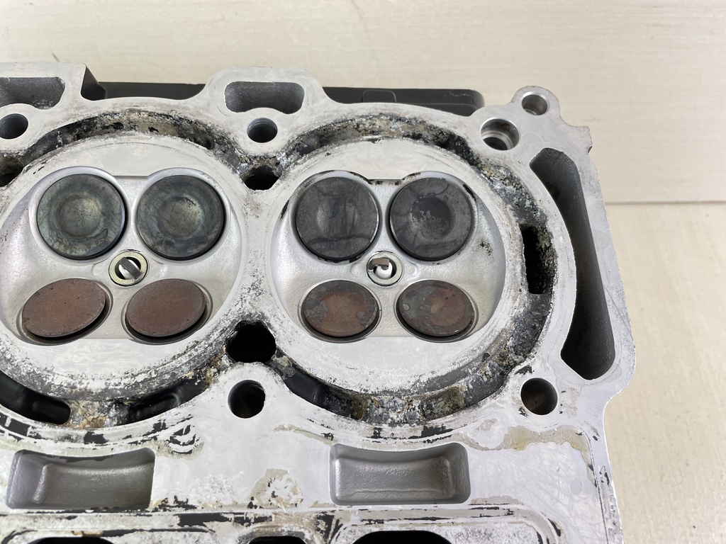 01-04 Yamaha 80 90 100HP 4 Stroke Outboard Cylinder Head 67F-W009A-20-1S