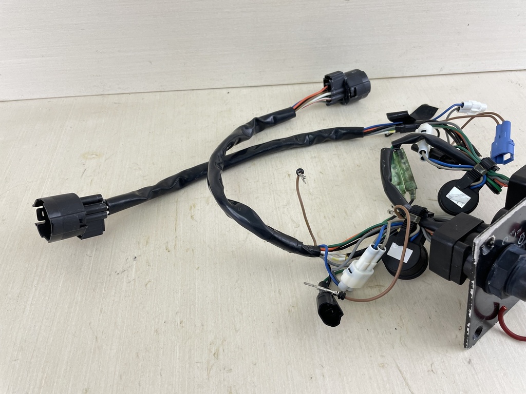 Suzuki Outboard Twin Key Switch Assembly - Missing / No Keys