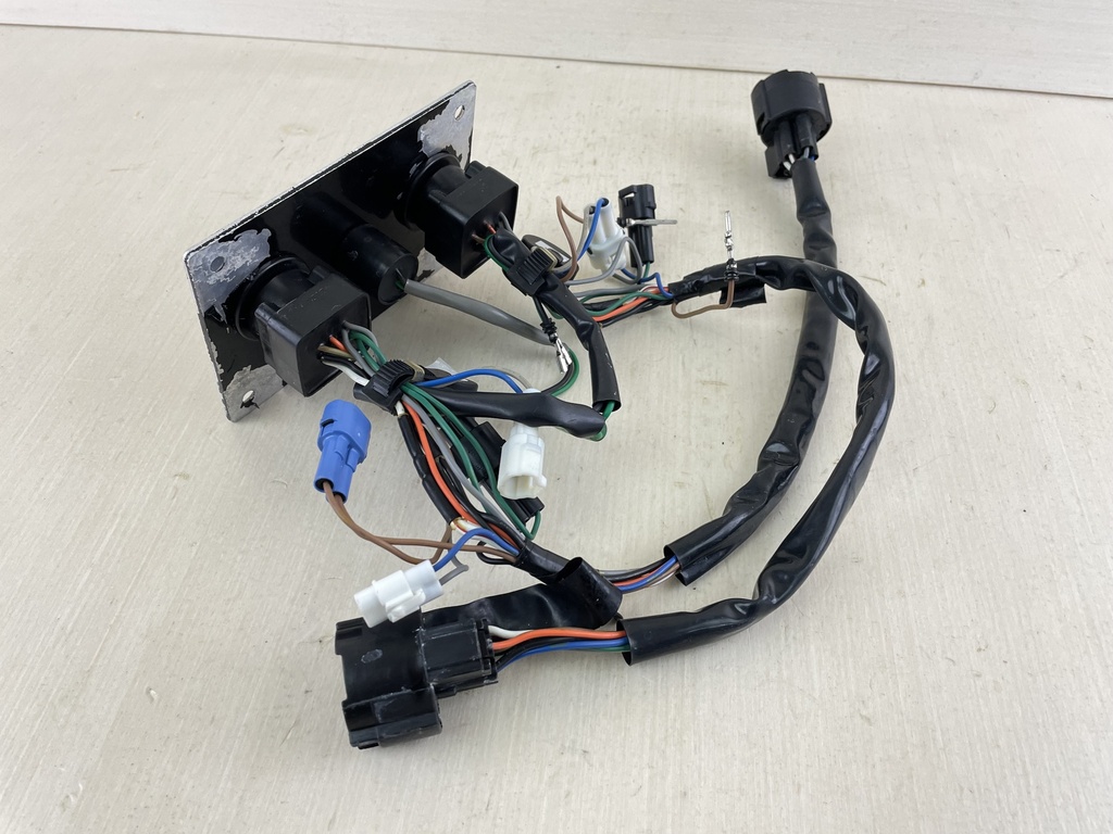 Suzuki Outboard Twin Key Switch Assembly - Missing / No Keys