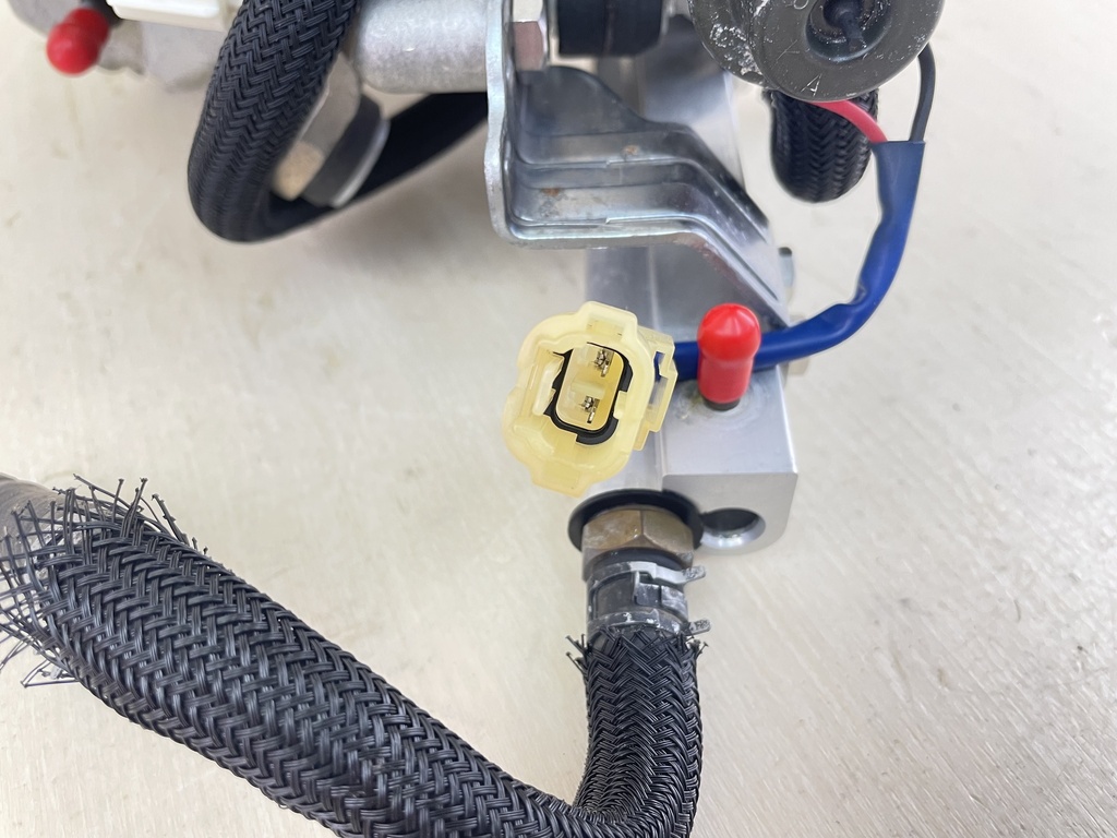 2004 Suzuki DF 250 HP 4 Stroke Outboard Engine VST Assembly 15600-93J02