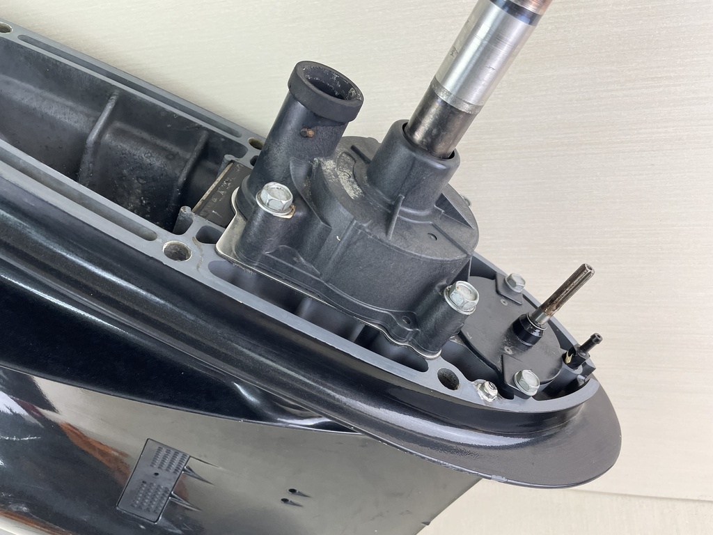 2004 Suzuki 250HP 4 Stroke Outboard Lower Unit Gear Case 55110-93J20-0EP