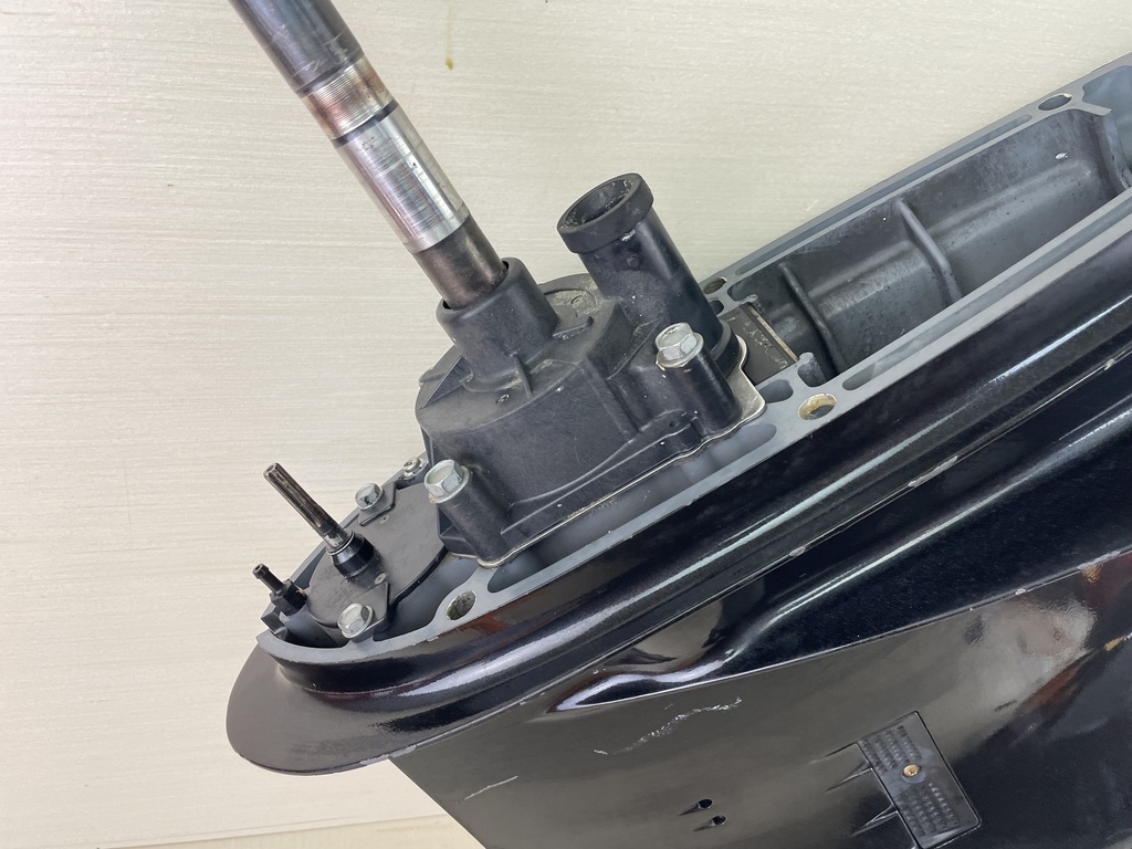 2004 Suzuki 250HP 4 Stroke Outboard Lower Unit Gear Case 55110-93J20-0EP