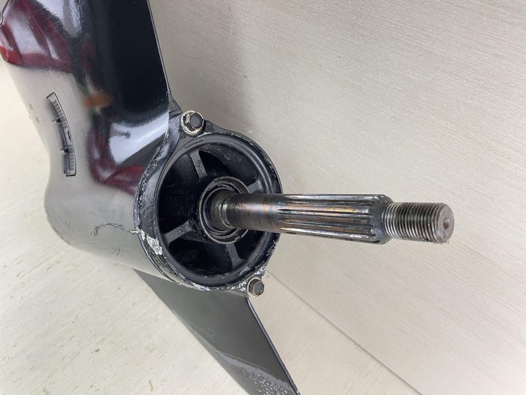 2004 Suzuki 250HP 4 Stroke Outboard Lower Unit Gear Case 55110-93J20-0EP