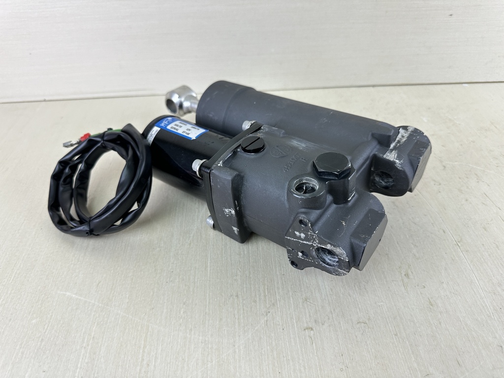 2004 + Evinrude Etec 40 50 60 HP Outboard Power Trim Tilt Unit 5009035