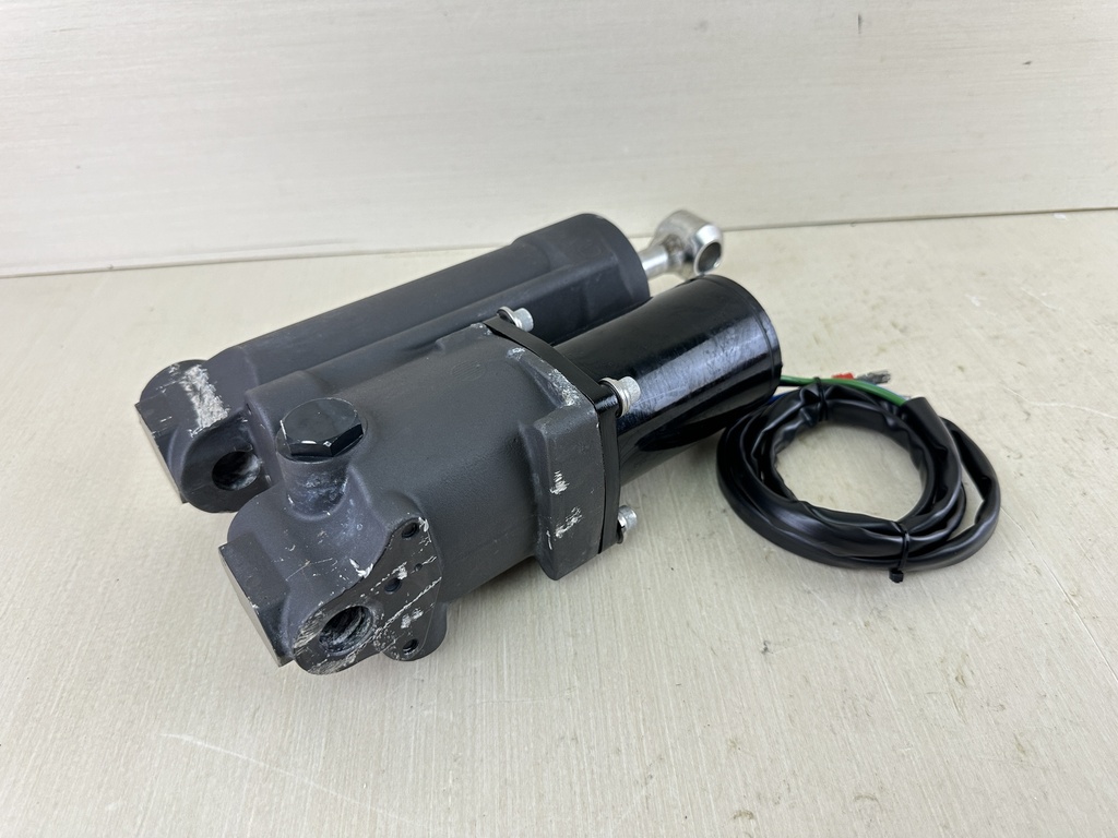 2004 + Evinrude Etec 40 50 60 HP Outboard Power Trim Tilt Unit 5009035
