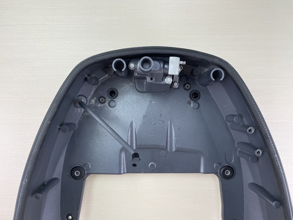 2004+ Yamaha 150HP 4 Stroke Outboard Bottom Cowling Pan Assembly 63P-42710-01-8D