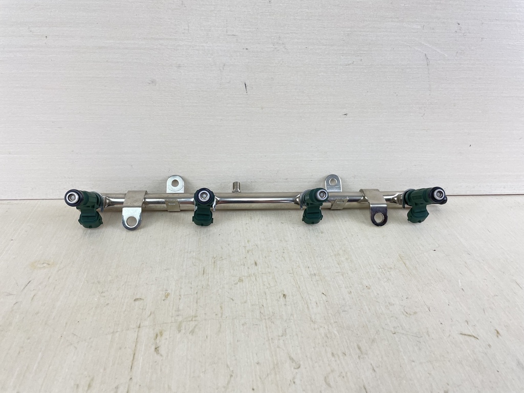 06-14 Yamaha 150HP 4 Stroke Outboard Delivery Pipe & Injectors 63P-13160-00-00