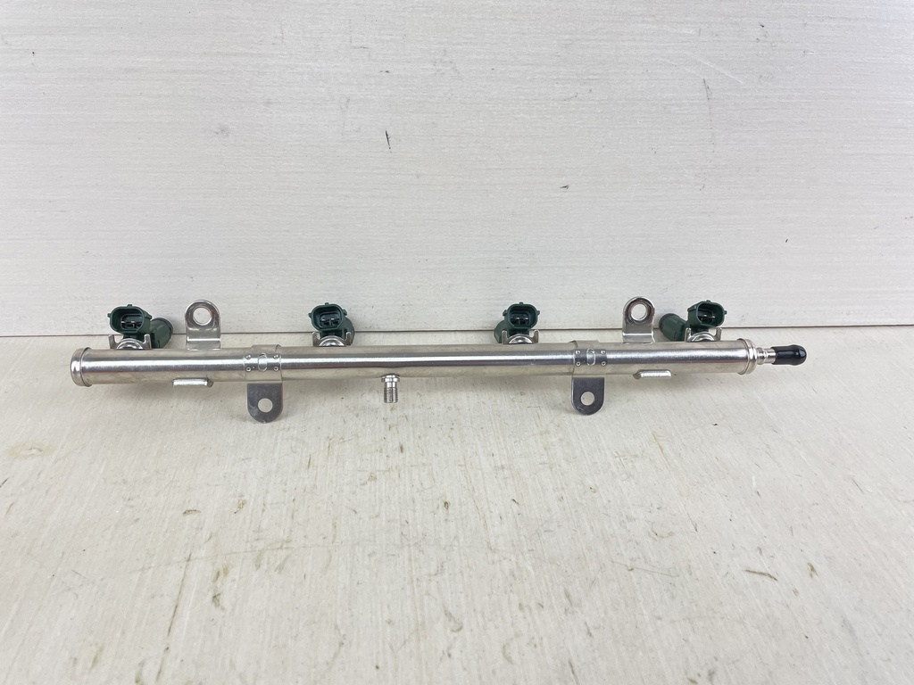 06-14 Yamaha 150HP 4 Stroke Outboard Delivery Pipe & Injectors 63P-13160-00-00