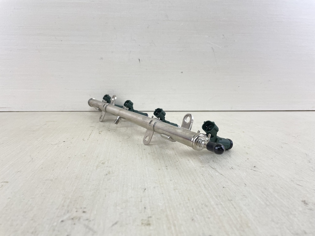 06-14 Yamaha 150HP 4 Stroke Outboard Delivery Pipe & Injectors 63P-13160-00-00