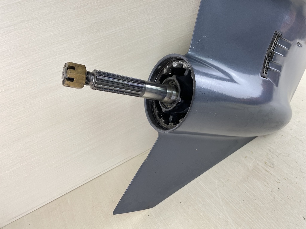 04-14 Yamaha 150HP 4 Stroke 25" Shaft Lower Unit Gear Case 63P-45300-17-8D RH