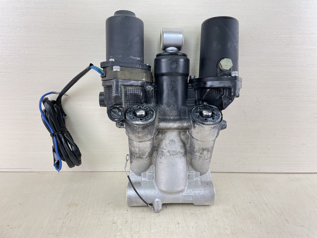 04 + Yamaha 150HP 4 Stroke Outboard Power Trim Tilt Unit 63P-43800-23-00