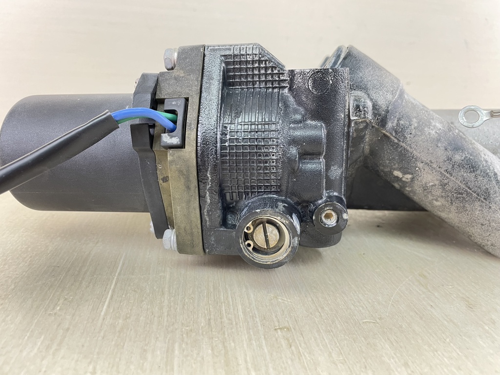 04 + Yamaha 150HP 4 Stroke Outboard Power Trim Tilt Unit 63P-43800-23-00