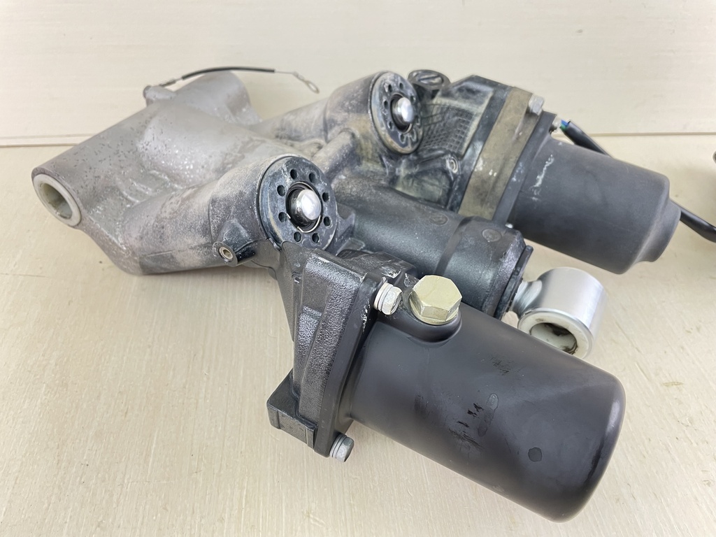 04 + Yamaha 150HP 4 Stroke Outboard Power Trim Tilt Unit 63P-43800-23-00