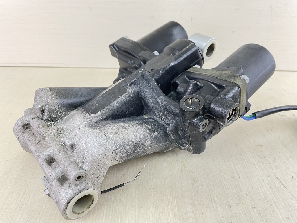 04 + Yamaha 150HP 4 Stroke Outboard Power Trim Tilt Unit 63P-43800-23-00